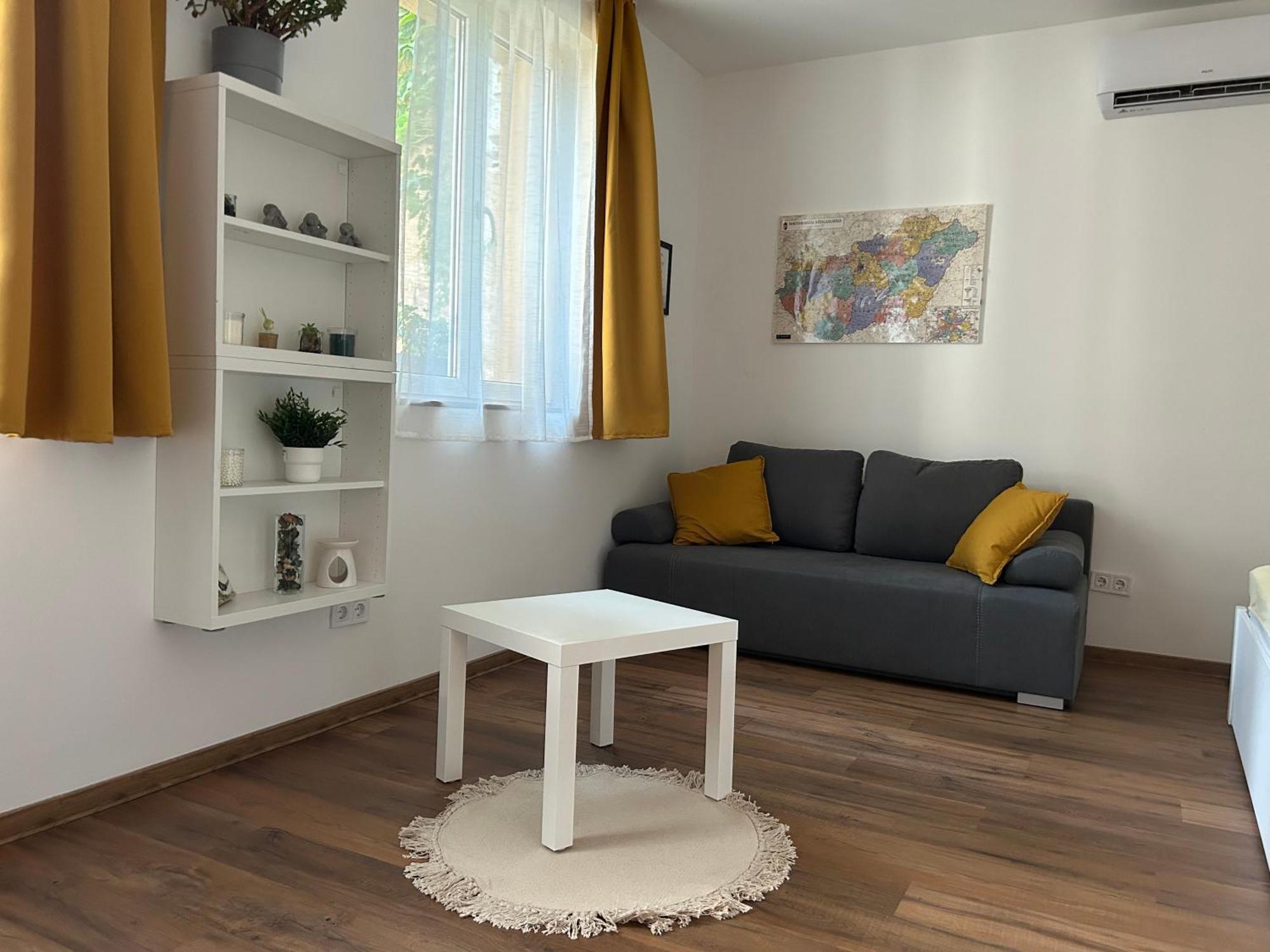 R59 With Free Parking Apartment *